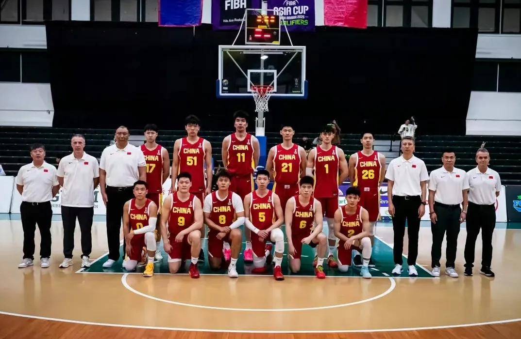 开云体育登录入口-NBA选秀大会掀起波澜，新秀脱颖而出