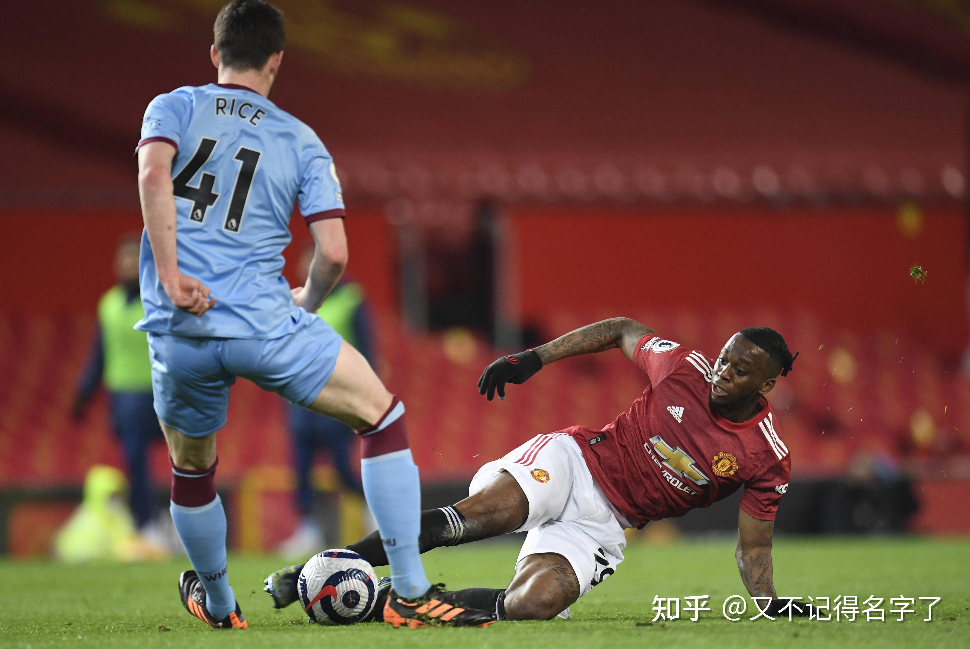 曼城轻松取胜，继续领跑英超积分榜