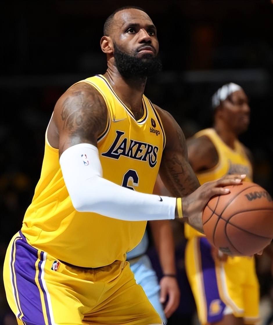 湖人豪取五连胜，詹皇砍下三双