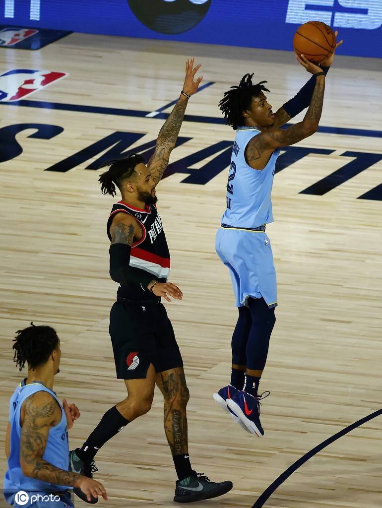 开云体育在线-开拓者险胜灰熊，利拉德最后时刻决定比赛胜负！