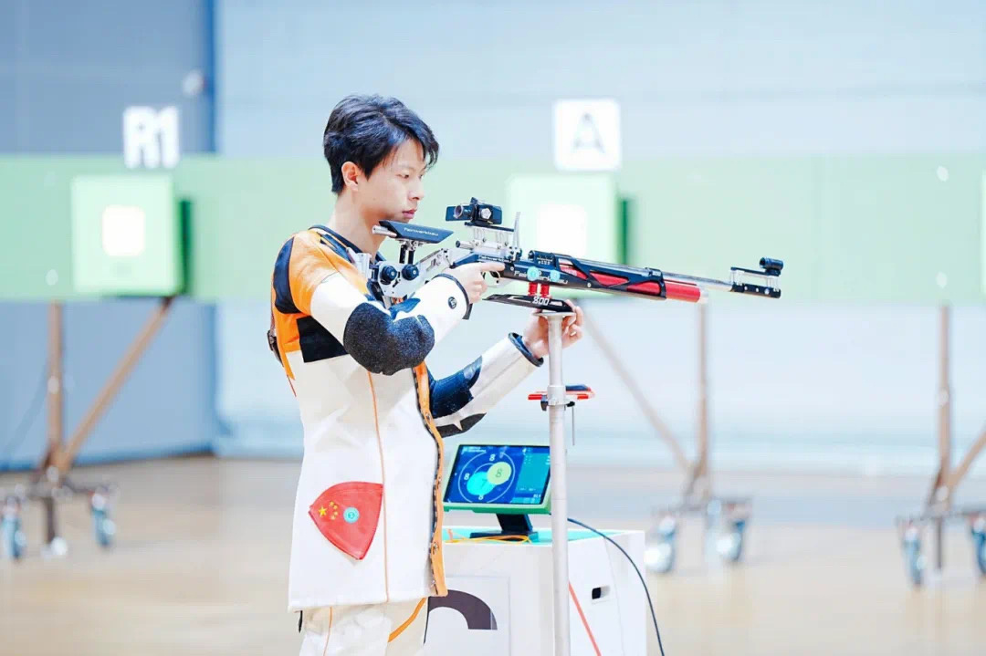 开云体育亚洲官网-包含射击选手射中靶心，一箭定江山的词条