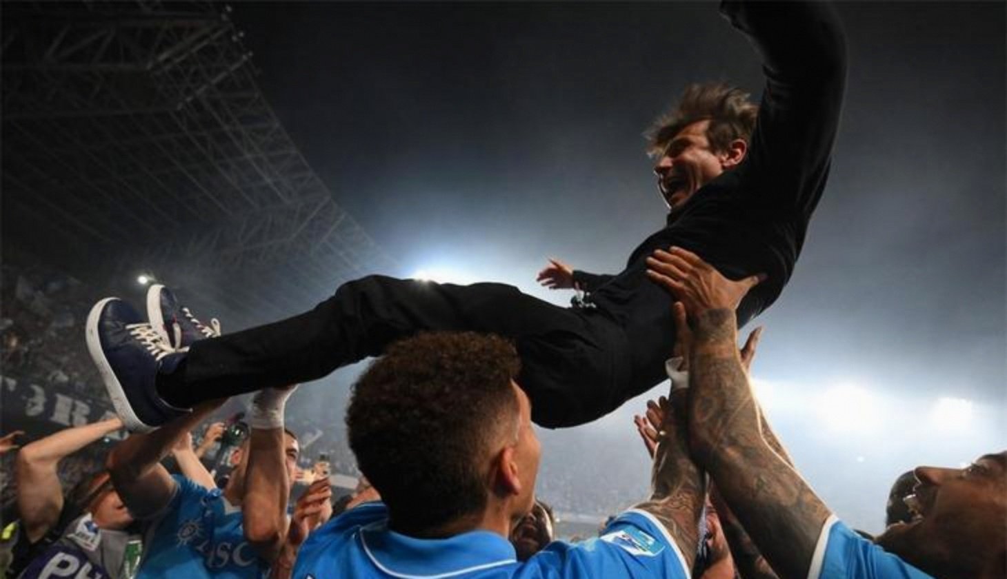 开云体育登录-AC米兰客场战平那不勒斯，惊险之战的简单介绍