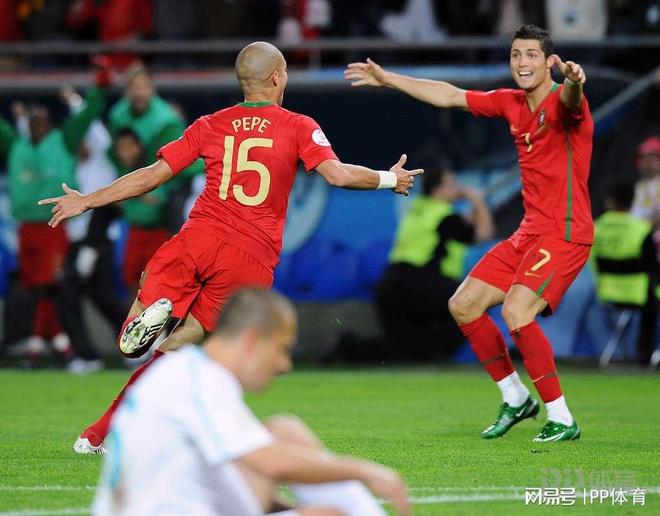 包含霍芬海姆挫败对手，保持不败战绩的词条