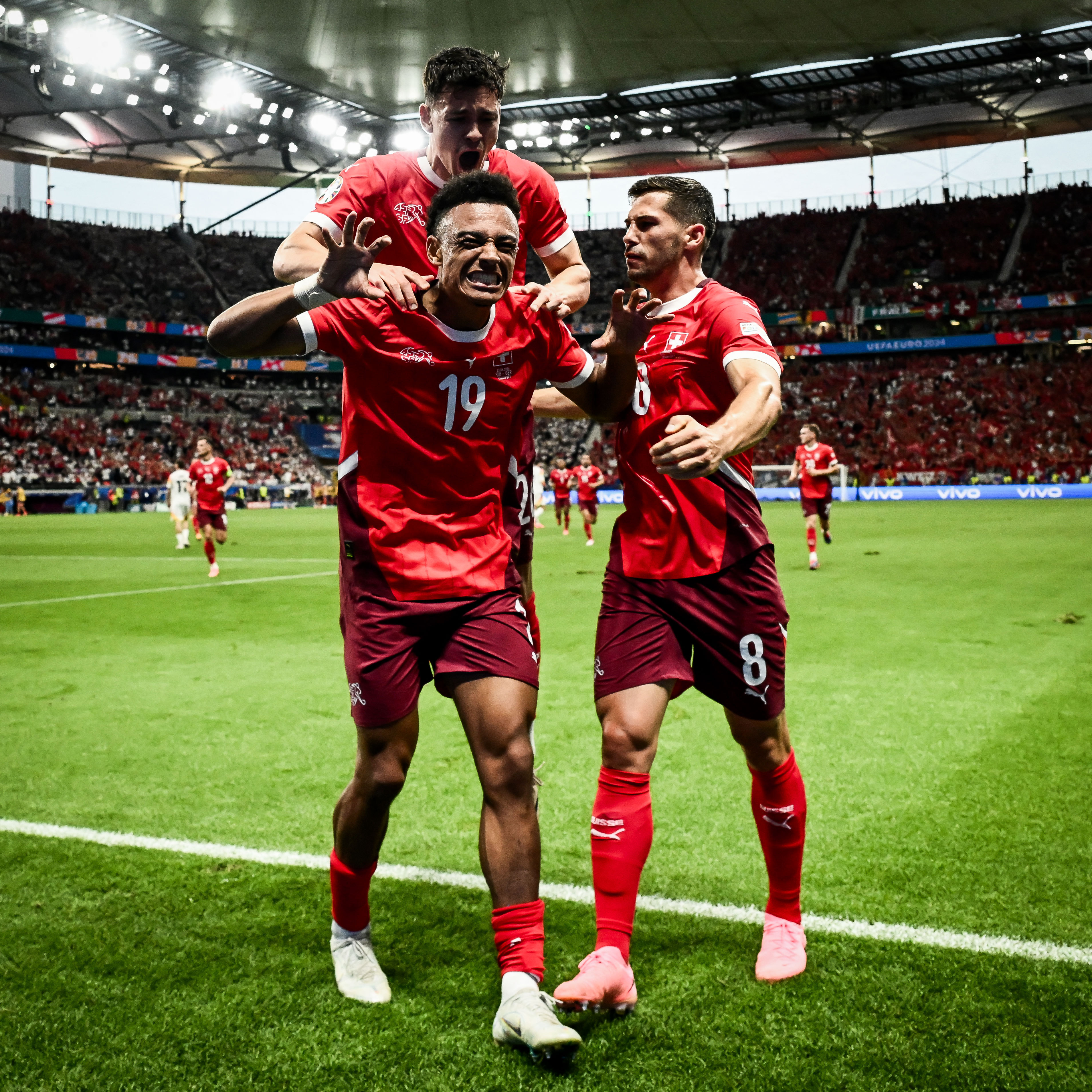 包含德国队在比赛中团结一心夺得胜利的词条